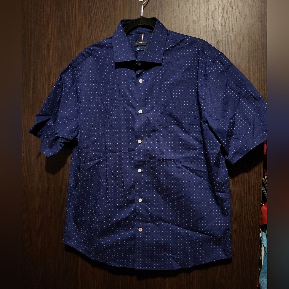 Tommy Hilfiger All-Season Stretch Regular Fit Size: Large